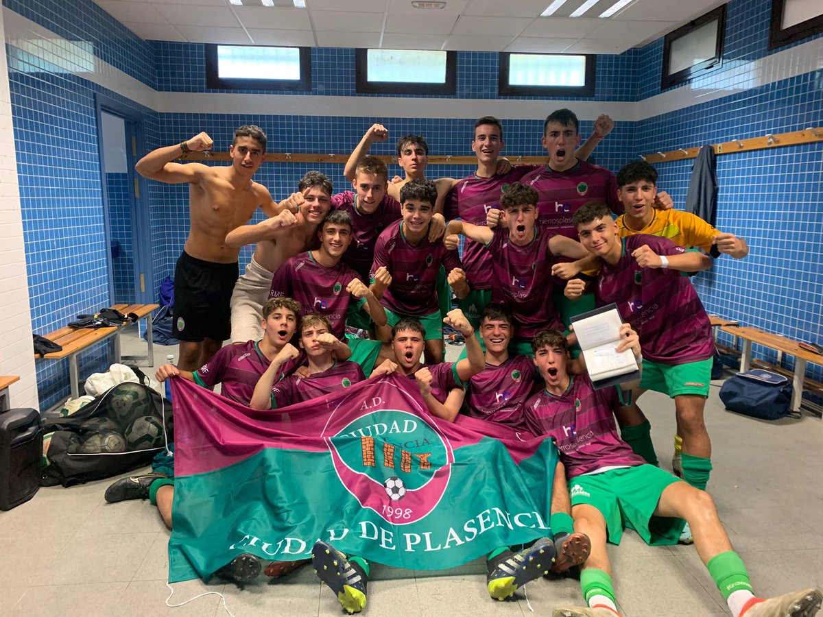 🙌🏻 Victoria del 𝗝𝘂𝘃𝗲𝗻𝗶𝗹 𝗔 por 6-2 al CF Trujillo. Tres puntos que se quedan en casa 💪🏻

¡A seguir, chicos! 

#𝗔𝗽𝘂𝗻𝘁𝗮𝗔𝗹𝗖𝗶𝗲𝗹𝗼 🟣🟢
