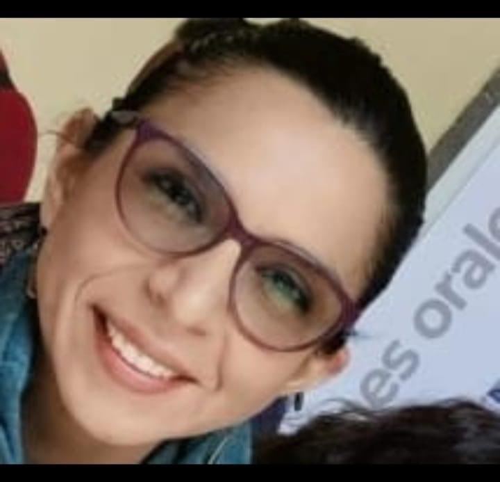 sarahermz's tweet photo. Por favor compartan… mi amiga Enjie está extraviada, último contacto fue ayer 7 de octubre a las 20:30 hrs al sur de cdmx 
Usa lentes , mide aprox 1.68  tiene un tatuaje en el cuello,hoy tenía que llegar al imss y no llegó #enjietevamosaencontrar #cdmx #enjienoestassola https://t.co/QlcZbzDItt