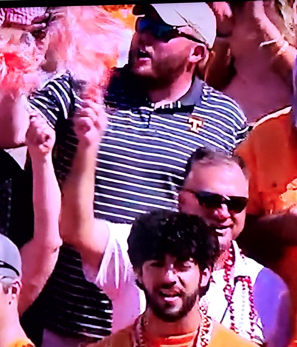 PleasProffitt's tweet photo. Clabo on the tube. Go Vols. https://t.co/h5Q5yJCmnA