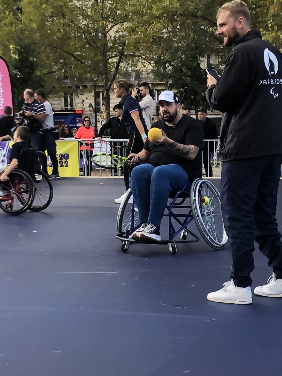 Notre société rayonnait à la Bastille pour la 1ere journée paralympique ! Tous ensemble pour le plaisir de la découverte & du sport. Les équipes, dans les coulisses, font grandir nos esprits et préparent les athlètes de demain. #Paris2024 #handicap #handisport