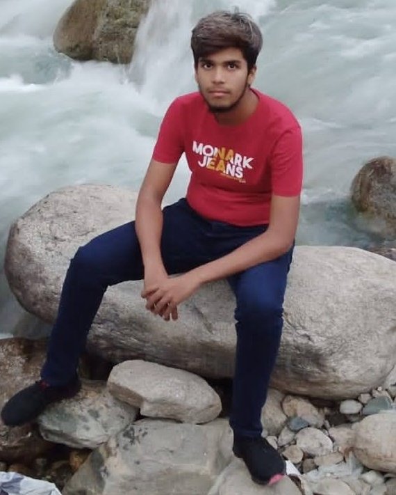 Ajamil234's tweet photo. The innocnet boy #omerjamil died in an accident. An under age young boy was driving the car and hit the boy so badly thay he got dead at the spot. He escaped from the accident spot amd still he's not caught. Need justice for omer.
#muslim_identity
#justiceforomerjamil https://t.co/1IWvaFUNgC