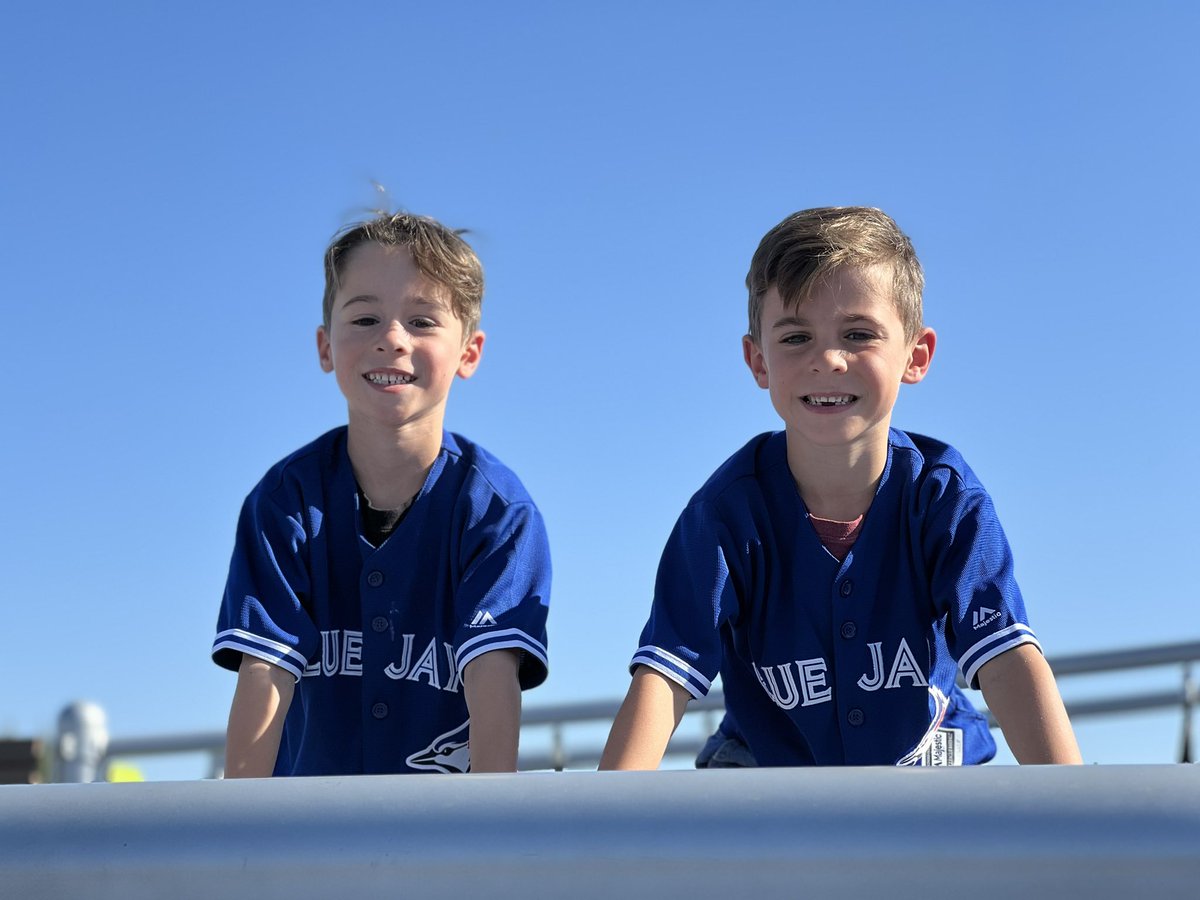jennlaing's tweet photo. Cheering on the @BlueJays from sunny Calgary today! Let’s go Jays! https://t.co/eoNRhC8gq4