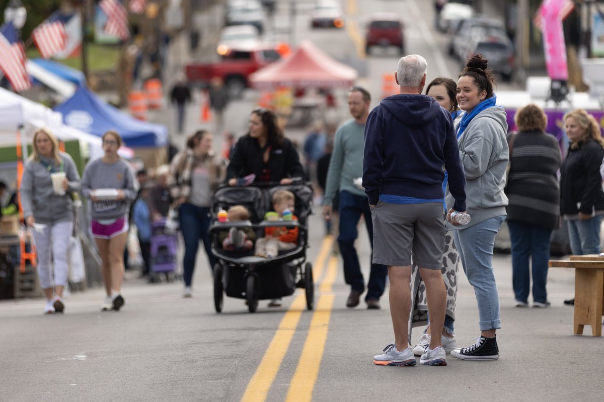 UVA_Wise's tweet photo. We are having such a great time seeing all of the smiling faces at the 44th Annual Wise County Famous Fall Fling in our hometown of Wise!
There are so many booths, delicious foods, friends and fall colors to enjoy.
#wiseva #wisecountyva https://t.co/lhsMWk7X6d
