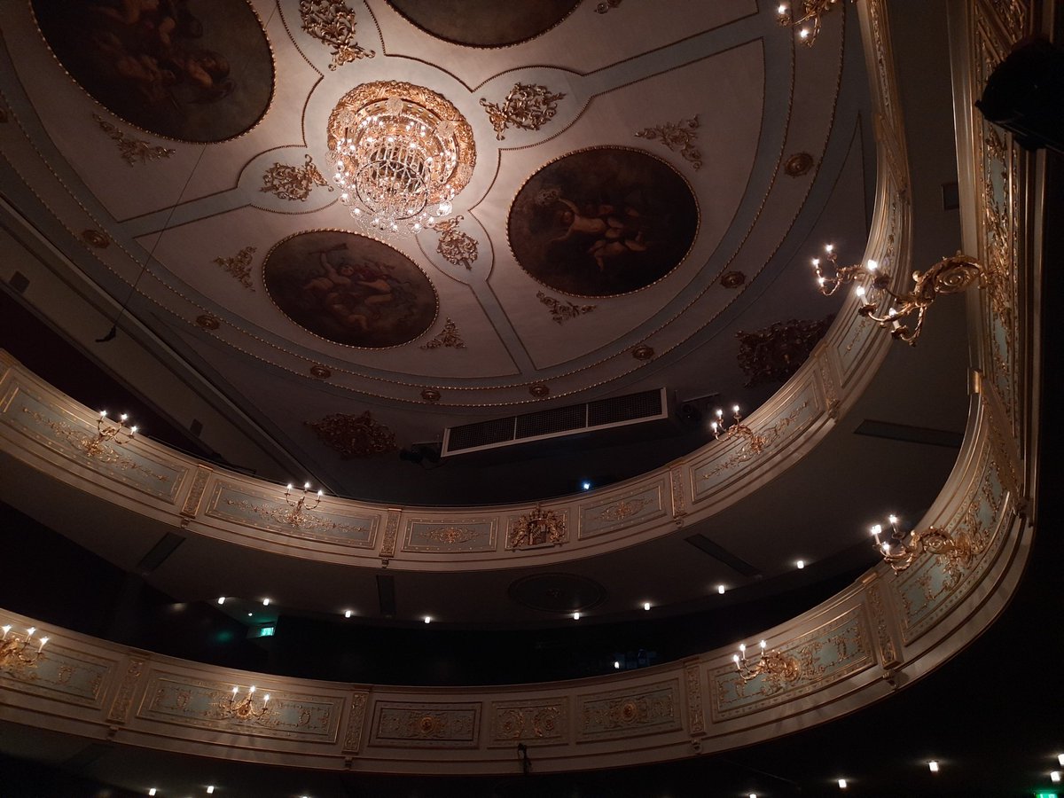 Heute Abend ist Derniere von #Händel #Oper Alessandro am <a href="/theaterbamberg/">Theater Bamberg</a>. Die Junge Deutsche Philharmonie spielt feurigen #Barock unter Leitung von Gottfried van der Goltz. Kurzweiliger Avend, inszeniert von Sibylle Broll-Pape mit popig-barocken Kostümen von Trixy Royeck.#bamberg