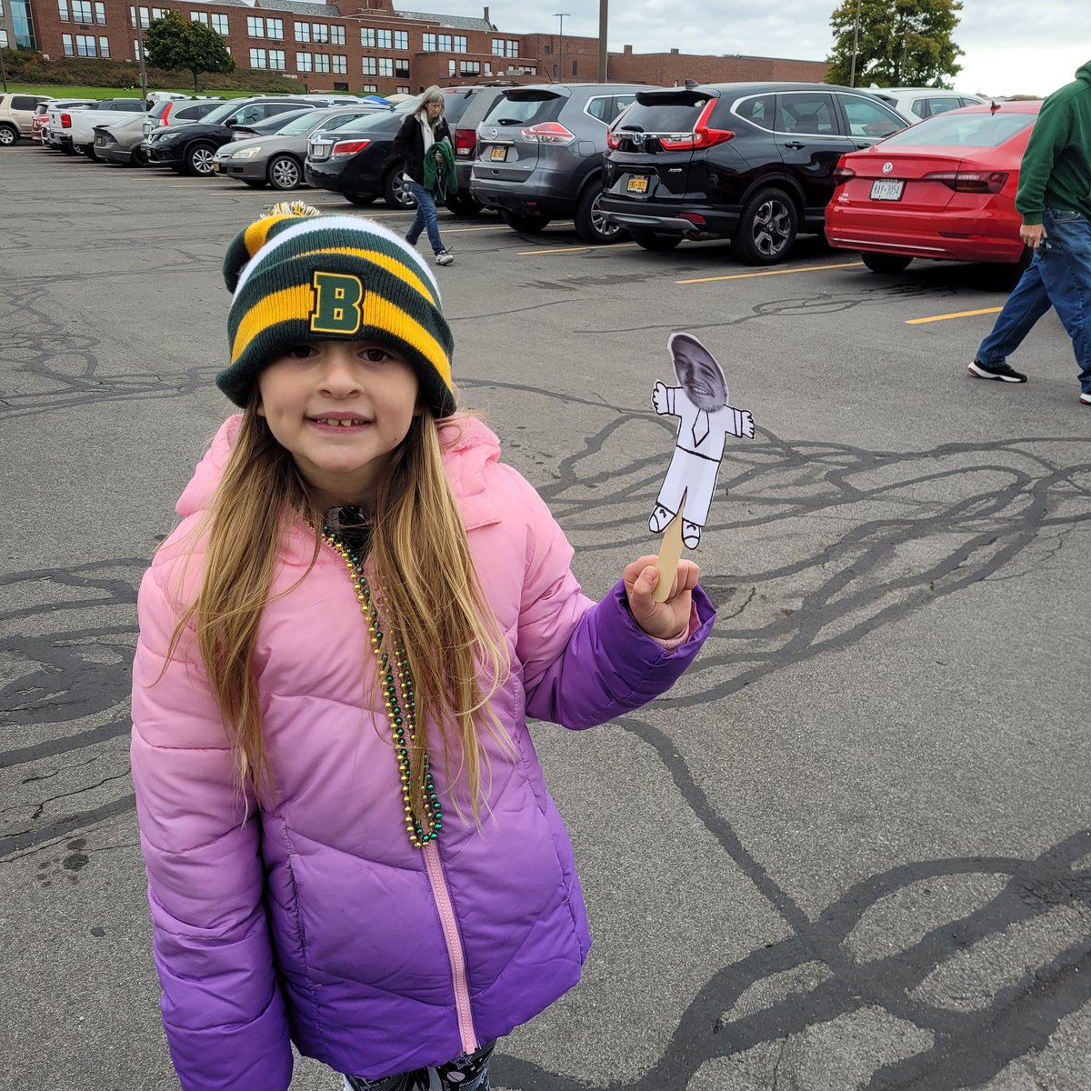 BportParking's tweet photo. #FlatChris at Homecoming with an adorable fan! https://t.co/1dJgQWCcu1