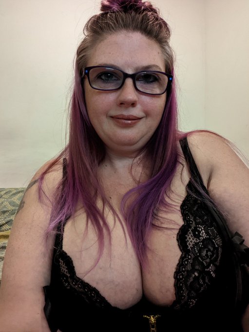 On cam now come say hi xx https://t.co/rc4KB38hng<a href="/tag/bbw"class="tags"><span>#bbw</span></a><a href="/tag/phonechat"class="tags"><span>#phonechat</span></a>
