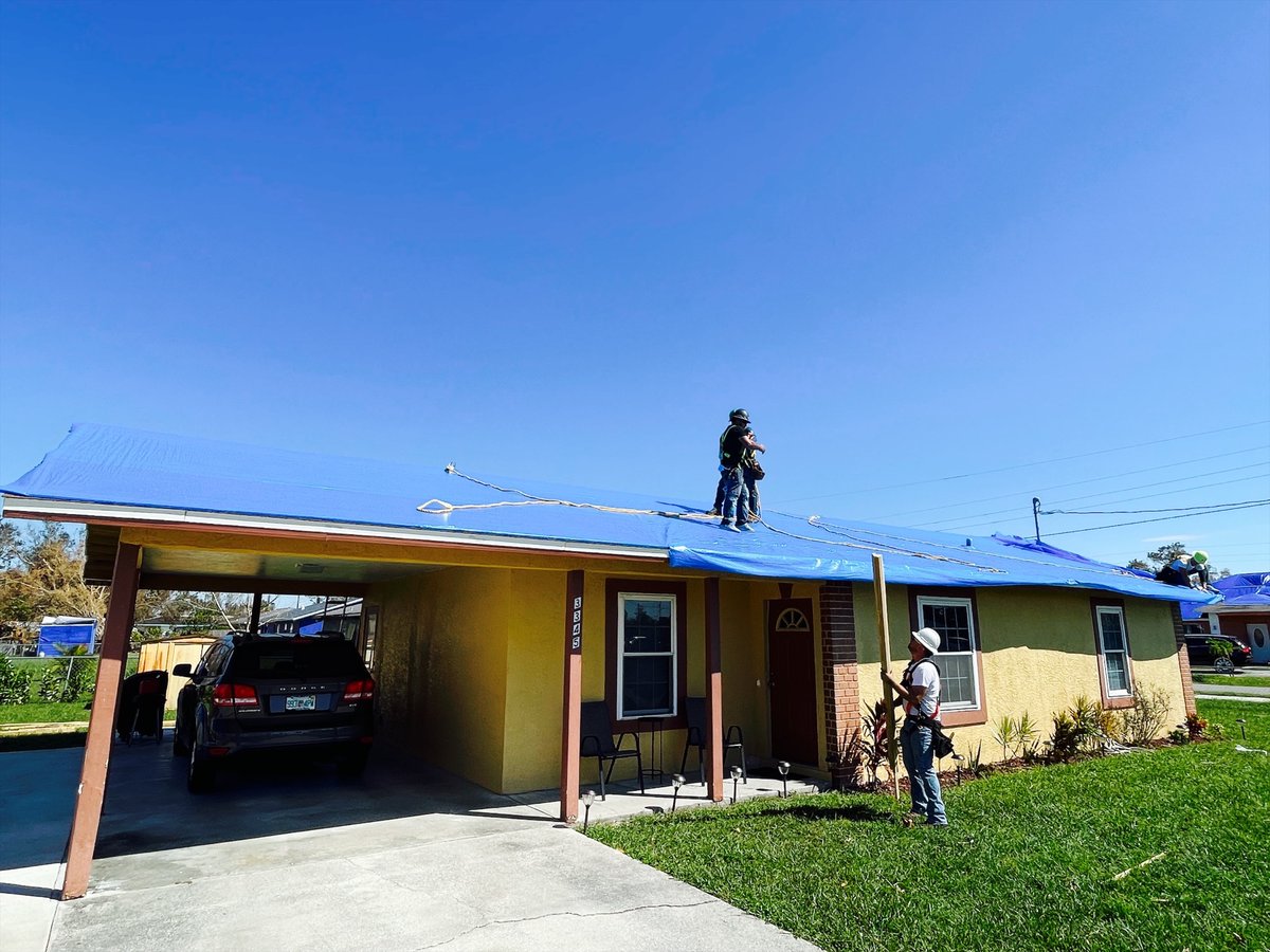 fema's tweet photo. Florida Residents: @USACEHQ's Operation Blue Roof is operating in Charlotte, Collier, Desoto, Lee &amp; Sarasota. This free service provides homeowners with temporary roof repairs. #Ian survivors in the eligible counties can sign up via:

📞 1-888-766-3258
💻 https://t.co/OmQTeXGMhr https://t.co/fZdloDlfLw