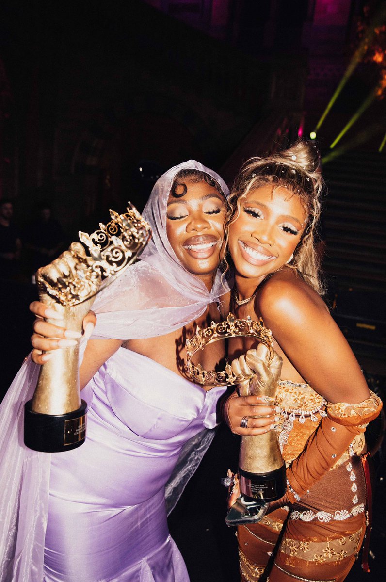 MadamexJoyce's tweet photo. Winners Circle 🏆🥇 https://t.co/MrWEubJ5fS