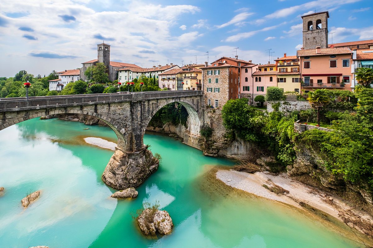 This Italian Region Full of Mountains and Vineyards Will Pay Your Train Fare to Visit buff.ly/3rEiqtp via <a href="/TravelLeisure/">Travel + Leisure</a> #Italytravel