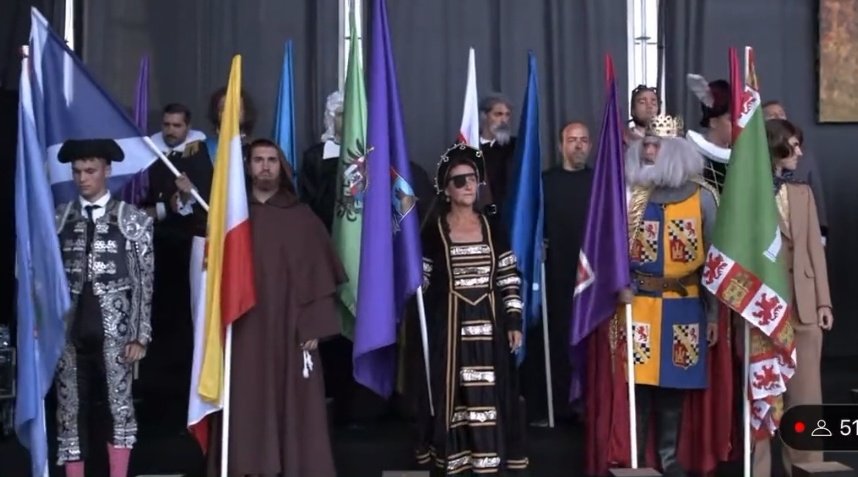 TÚ EL BÁRBARO 
TÚ EL ARQUERO
ACRÓBATA MAGO
Y TÚ EL CABALLEROOO