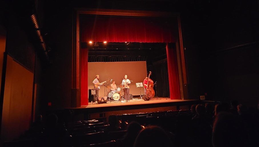 Dvinolas's tweet photo. Ahir al centre parroquial de #Centelles amb #nuclitrio convida @rebostmontse, va ser tot un plaer, moltes gràcies a tots els que vau venir i els que ho vau fer possible #jazz #nuclitrioconvida #jazzguitartrio #livemusic @Gallefa https://t.co/ExgiRVSJq4