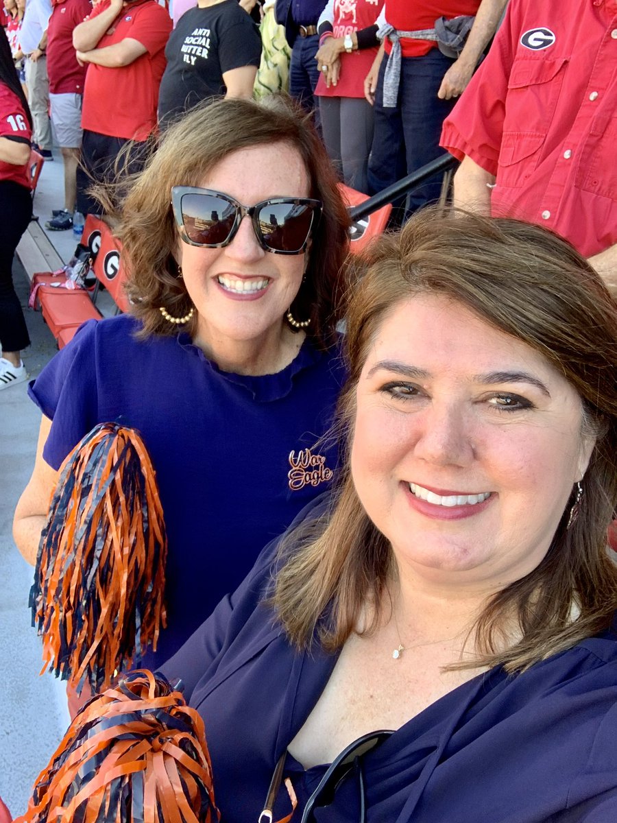 ShultzPaige's tweet photo. When your BFF and Auburn Freshman roomie says let’s go to Athens, you say YES!  War Eagle!! https://t.co/0OELv4DR7t