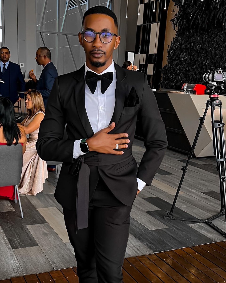 LeroyMarcN's tweet photo. Chap Classique… #MCbae 

👔: @LindaniStyling 
💈💈: @TheSowetoBarber https://t.co/plootG9y6X