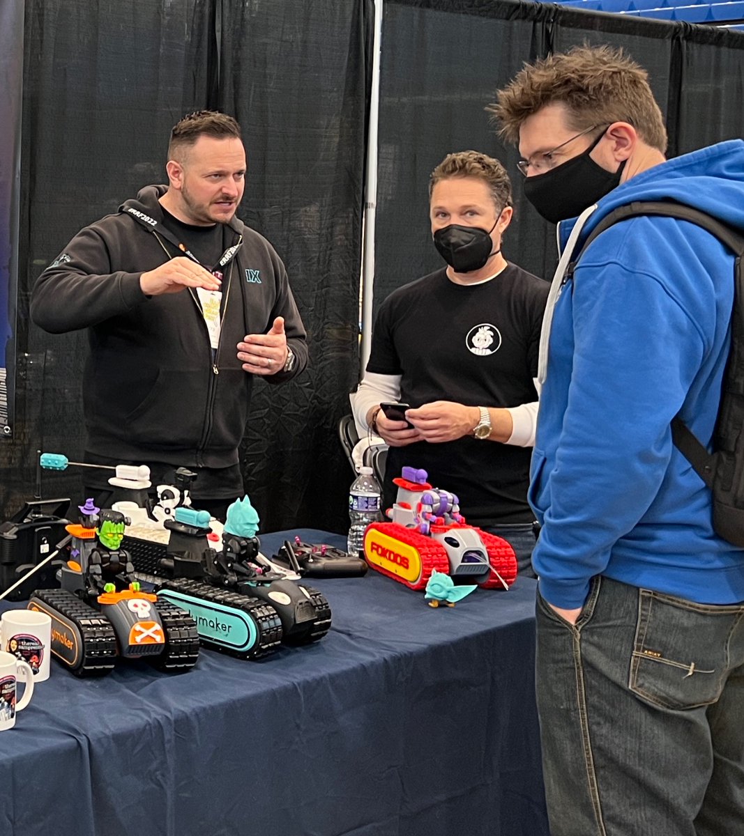 jase33_'s tweet photo. Just @SamPrentice Brit-splaining #Death Racers to @3dprintingnerd Joel Telling. https://t.co/pkGt7bSbN8