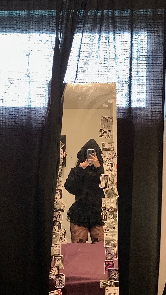 sykwonu's tweet photo. #corpsetwtselfieday I WILL STYLE MY CORPSE HOODIE ONE OF THESE DAYS 😭 surely https://t.co/P6bfPi5YwE