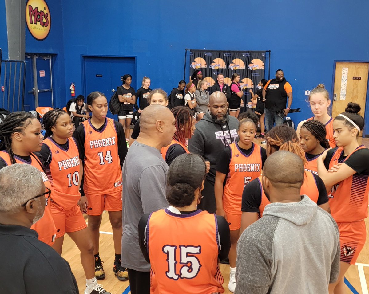 🏀 #CGHRMedia #Battle4TheCure 📍 - @RISEReport IN THE HUDDLE #LakeNormanEagles @CltDreamElite 2029 @1of1PrepWBB @_Lady_Phoenix 17U All played well during early Action.... #NCBallers #CarolinaGirlsHoopsReport