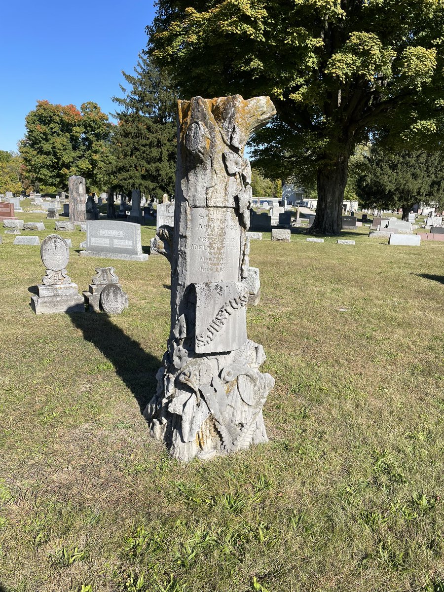mickandcheeese's tweet photo. Beautiful day to be out #geocaching and stumbled upon these amazing headstones that date back to the 1800s. Headstones made to look like carved out tree trunks. So cool! https://t.co/3SuZPercVj