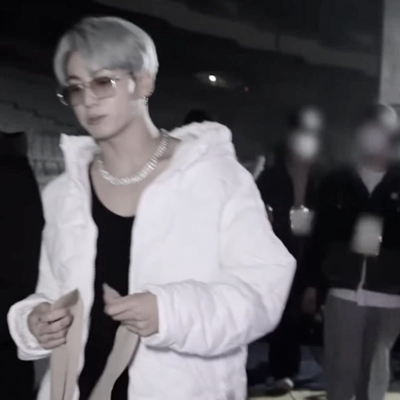 iammyun1's tweet photo. Chiến như bias #ARMYSelcaDay https://t.co/fVP3x49bpy