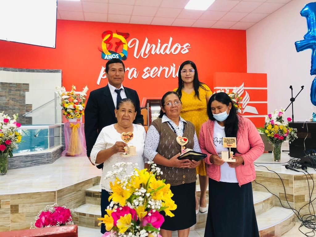 AdventistaMiCOP's tweet photo. [CHIMBOTE] En Lacramarca la iglesia celebra los #170Años de la #EscuelaSabática ❤️⛪️  

Reconociendo el trabajo misionero de los líderes en el avance de la obra. 🙏🏻 #GanandoAlmasParaCristo 

#ÉnfasisMisioneros #RID https://t.co/Yxdw4LQ5r0