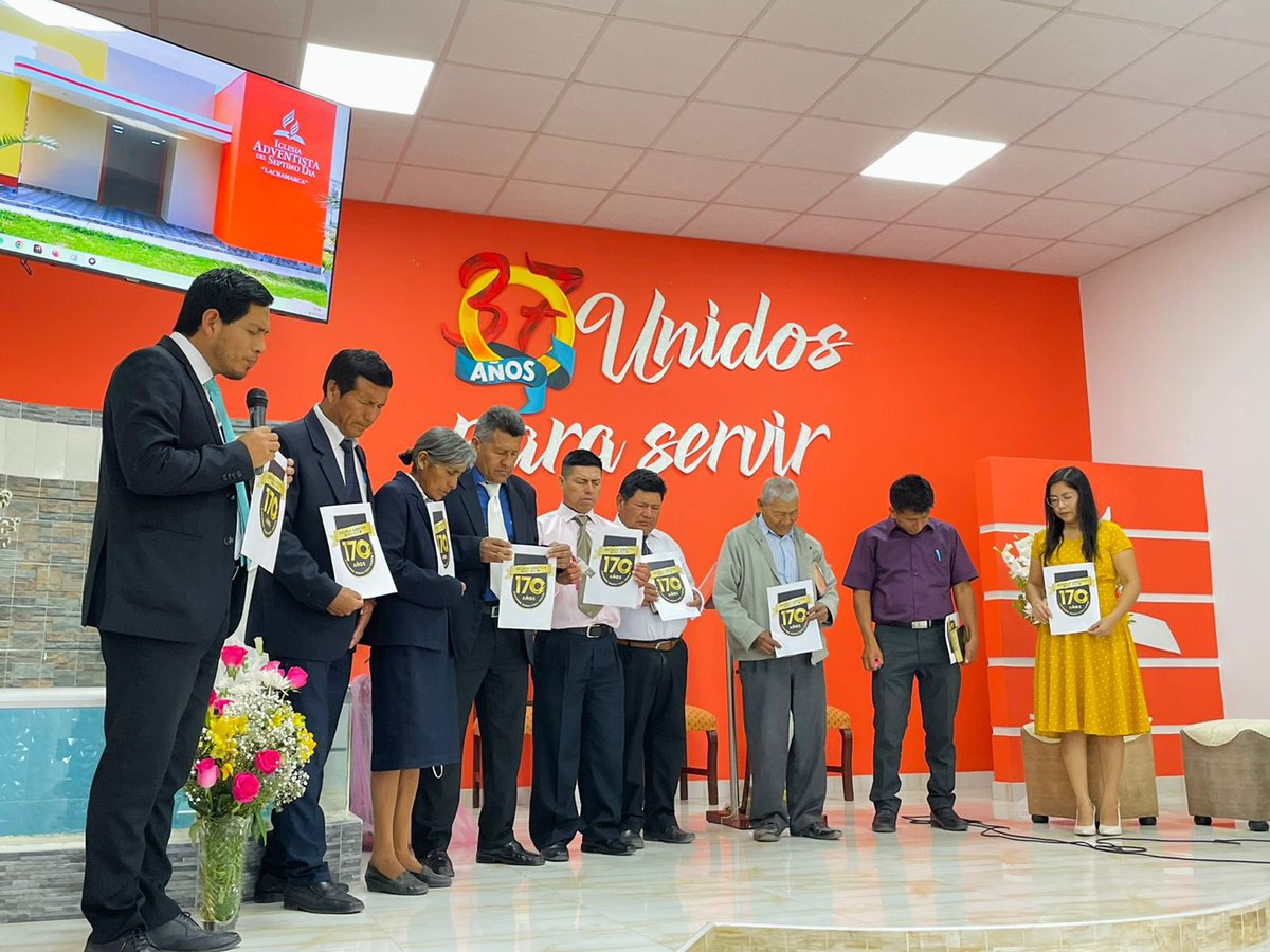 AdventistaMiCOP's tweet photo. [CHIMBOTE] En Lacramarca la iglesia celebra los #170Años de la #EscuelaSabática ❤️⛪️  

Reconociendo el trabajo misionero de los líderes en el avance de la obra. 🙏🏻 #GanandoAlmasParaCristo 

#ÉnfasisMisioneros #RID https://t.co/Yxdw4LQ5r0