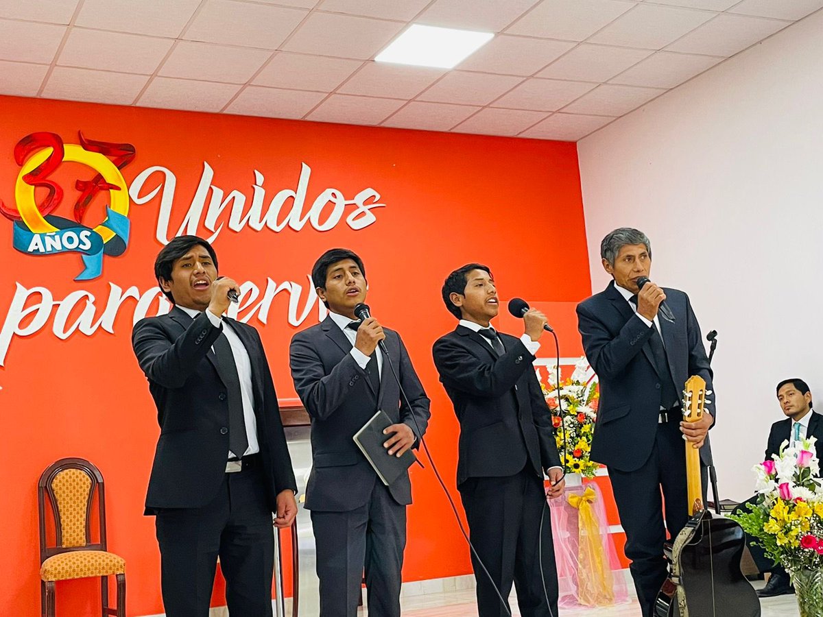 AdventistaMiCOP's tweet photo. [CHIMBOTE] En Lacramarca la iglesia celebra los #170Años de la #EscuelaSabática ❤️⛪️  

Reconociendo el trabajo misionero de los líderes en el avance de la obra. 🙏🏻 #GanandoAlmasParaCristo 

#ÉnfasisMisioneros #RID https://t.co/Yxdw4LQ5r0
