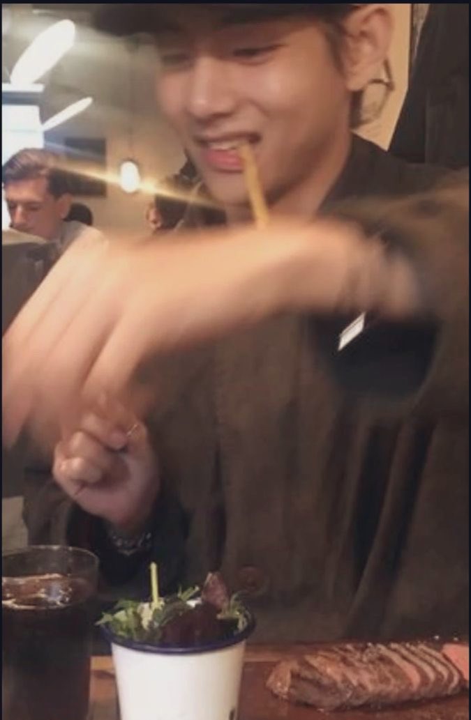 POV: you’ve had a rough day so i take you out for a dinner date to your favourite restaurant and just act like a dork the whole time to cheer you up.