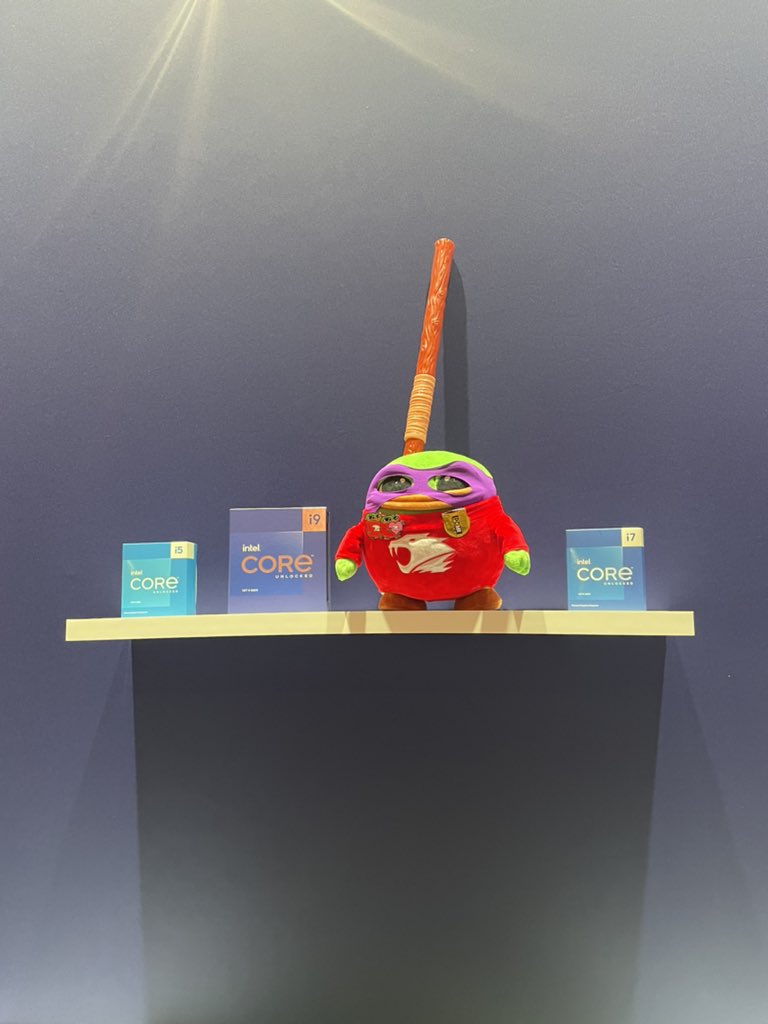 Running around the <a href="/IntelGaming/">Intel Gaming</a> booth hunting for all the Ninja Peepos #findingpeepo