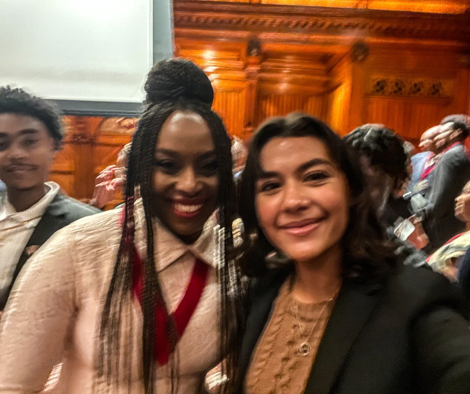 commschool's tweet photo. What a night for thirteen students at the @HutchinsCenter Honors earlier this week, recognizing honorees who "have contributed to African and African American culture and the life of the mind"! (Can you spot a selfie with Alissa ’25 and @ChimamandaReal?) https://t.co/zwEn7oZZrR