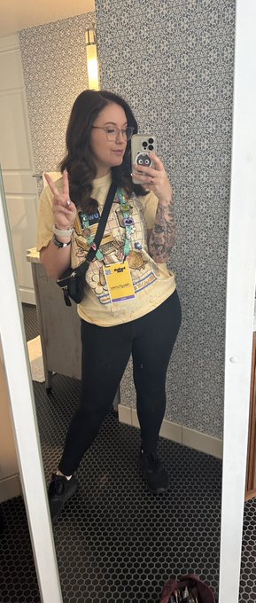 TwitchCon Day 2 let&rsquo;s gooooo https://t.co/TSvlLEorUt<a href="/tag/re4"class="tags"><span>#re4</span></a>