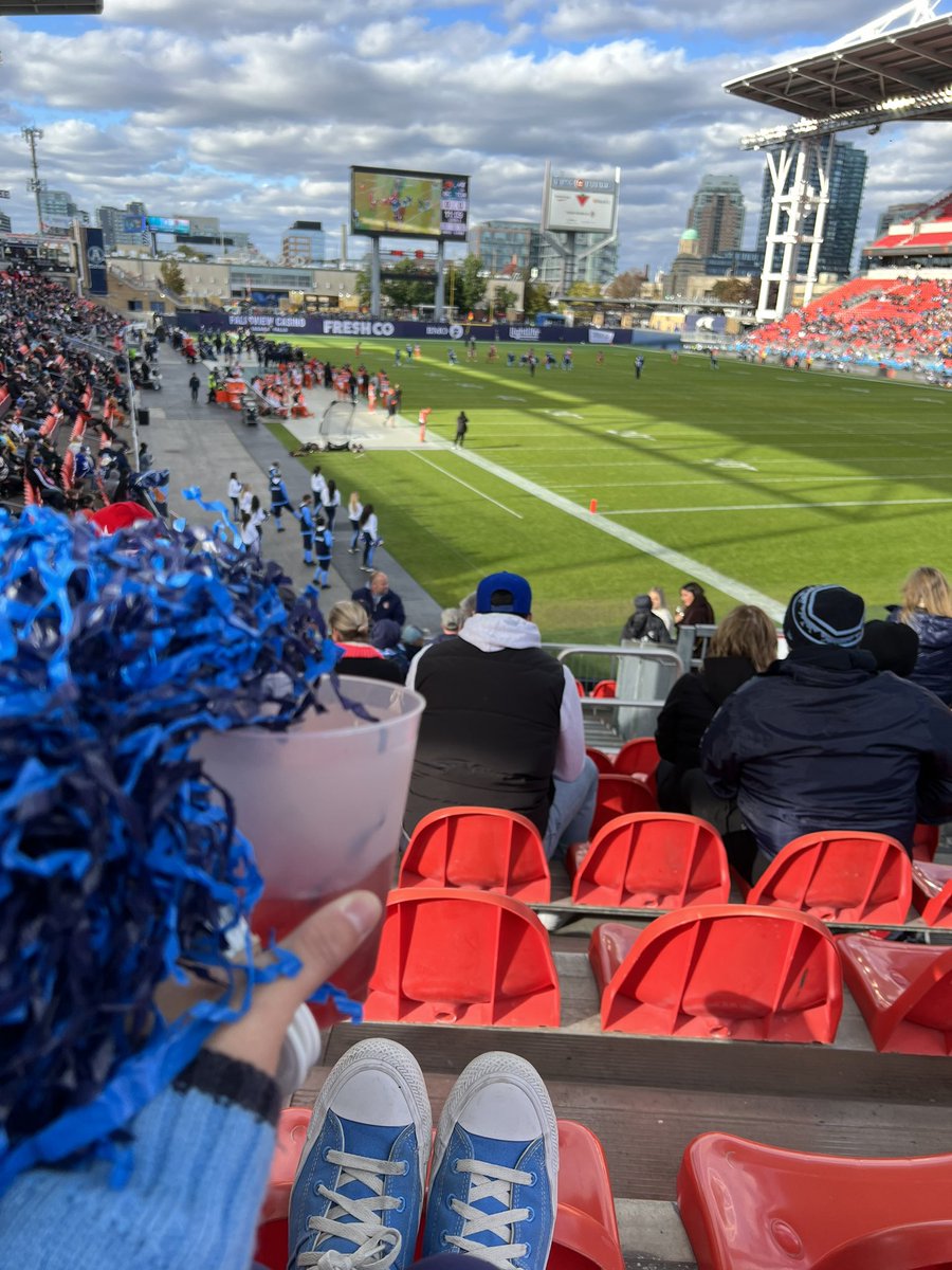 ArgosAdmirals's tweet photo. Yeah, I’m thankful for this. 🍂💙🏈 @TorontoArgos #PullTogether #ArgosLive #CFL https://t.co/dXR5nbql7K
