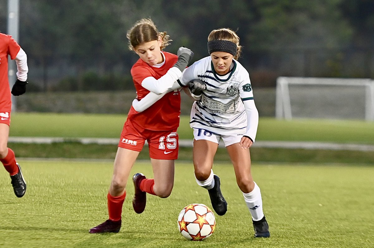 g_oefc's tweet photo. Chilly morning in Overland Park. ⚽️
Game 1: W 1-0 vs Twin Cities Fire SC 
Game 2: 4:20pm vs KCL Academy Red 2010 @Oklahoma_FC @OEFCGirlsECNL https://t.co/EA4uqufZdX