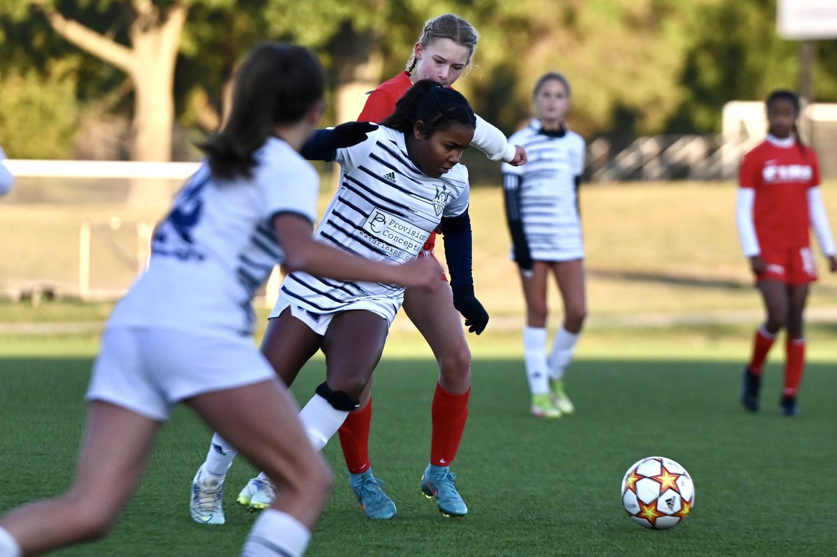 g_oefc's tweet photo. Chilly morning in Overland Park. ⚽️
Game 1: W 1-0 vs Twin Cities Fire SC 
Game 2: 4:20pm vs KCL Academy Red 2010 @Oklahoma_FC @OEFCGirlsECNL https://t.co/EA4uqufZdX