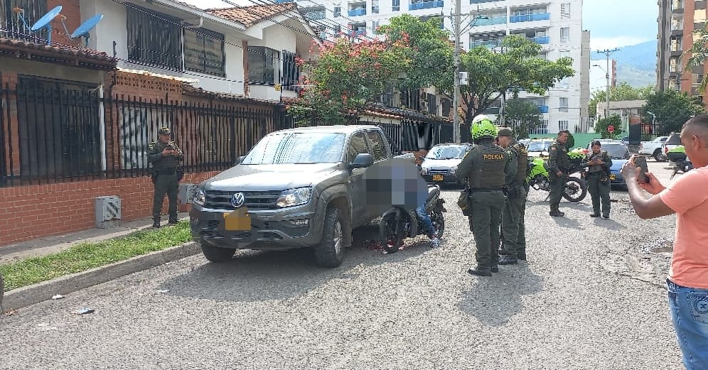 CWMasNoticias's tweet photo. Atención

Sujeto en defensa de su vida y sus elementos de propiedad, acaba de dar de baja a un "ang3lito" en el barrio la flora. https://t.co/GSCeC1W6Uj