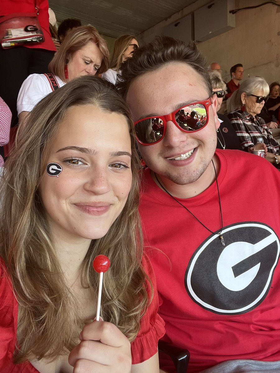 ChristieNKrase's tweet photo. #GoDawgs https://t.co/bmjGoqXEiO
