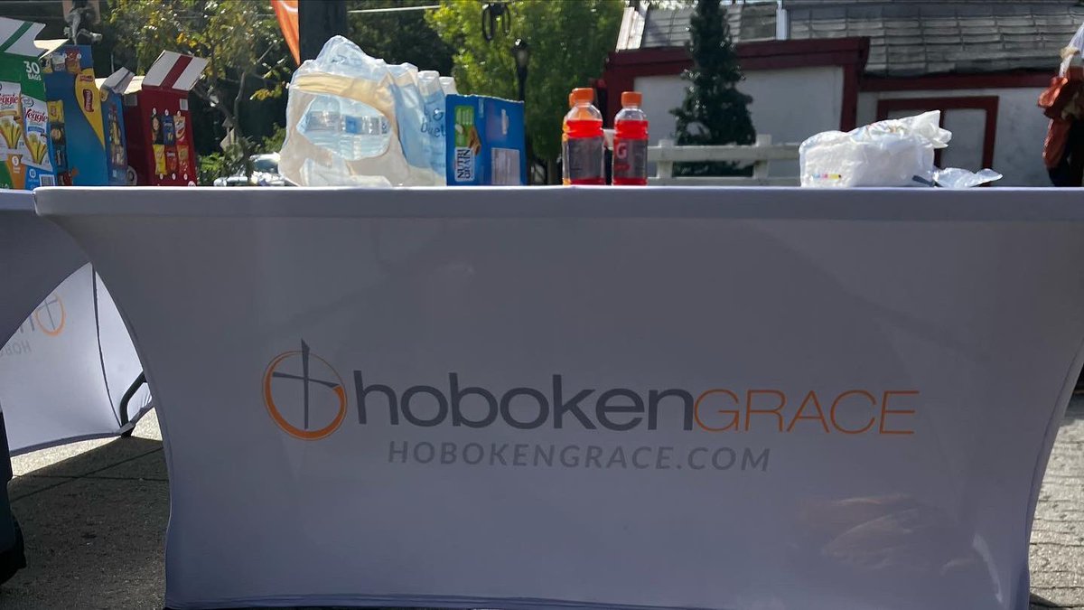 HousingHoboken's tweet photo. We thank Hoboken Grace and volunteers for beautifying our community during the ”1Day Hoboken” community event.
#HHAStrong # Com https://t.co/jevzeYir9F