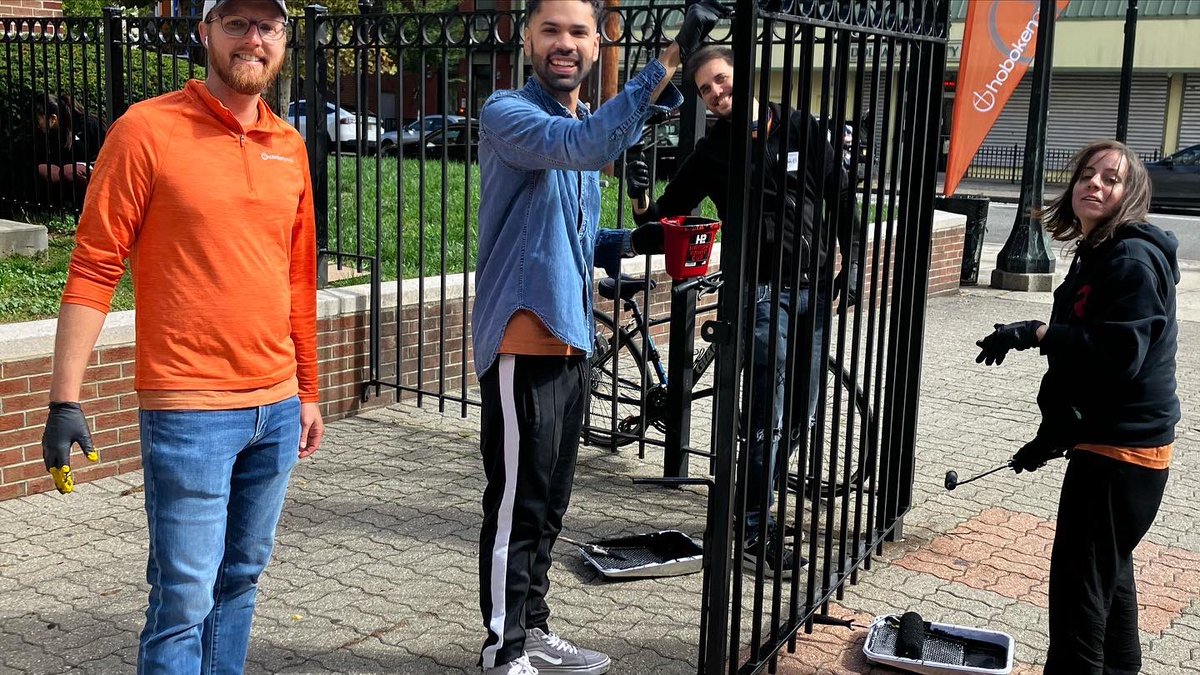HousingHoboken's tweet photo. We thank Hoboken Grace and volunteers for beautifying our community during the ”1Day Hoboken” community event.
#HHAStrong # Com https://t.co/jevzeYir9F