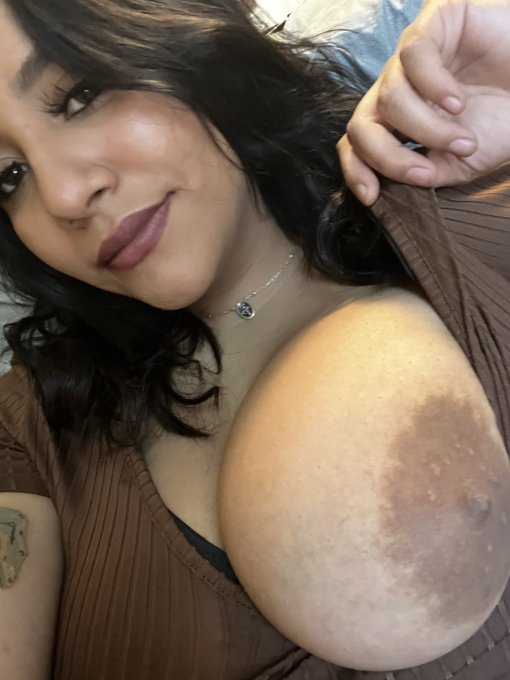 Watch ⏰ B̶U̶N̶N̶Y̶ 🐇's leaked NSFW photo on TwXstars