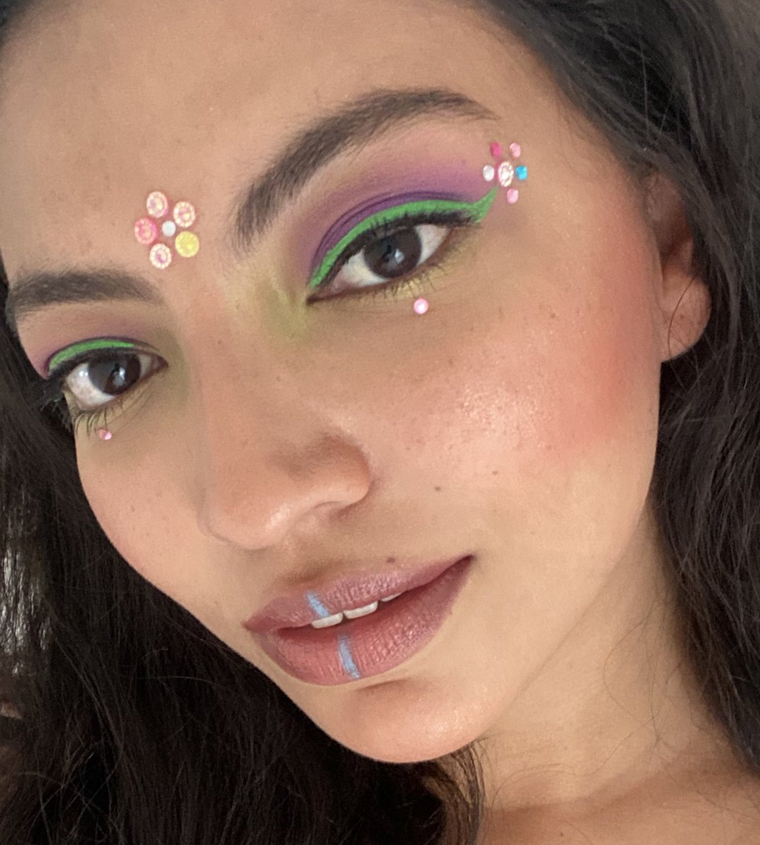 laurel_0109's tweet photo. Bueno soy la Madremonte, diosa de la naturaleza colombiana 🌱🌻💦💅🏼
Mi aporte a @BeautyBlendIns
#MakeUptology #Makeuptober #TheBeautyBlendIns https://t.co/9fJkH2viWn