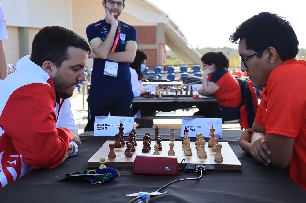 TigoSportsPY's tweet photo. ¡GRANDES REFERENTES!
@axelpy89 conquista la medalla de oro para el Team Paraguay en ajedrez y @kaissapy se queda con la de bronce en el torneo de Blits 3+2. 🇵🇾♟️

#ASU2022
#ElSueñoDeTodos 📷 @sndpy https://t.co/sI7k5nRAq1