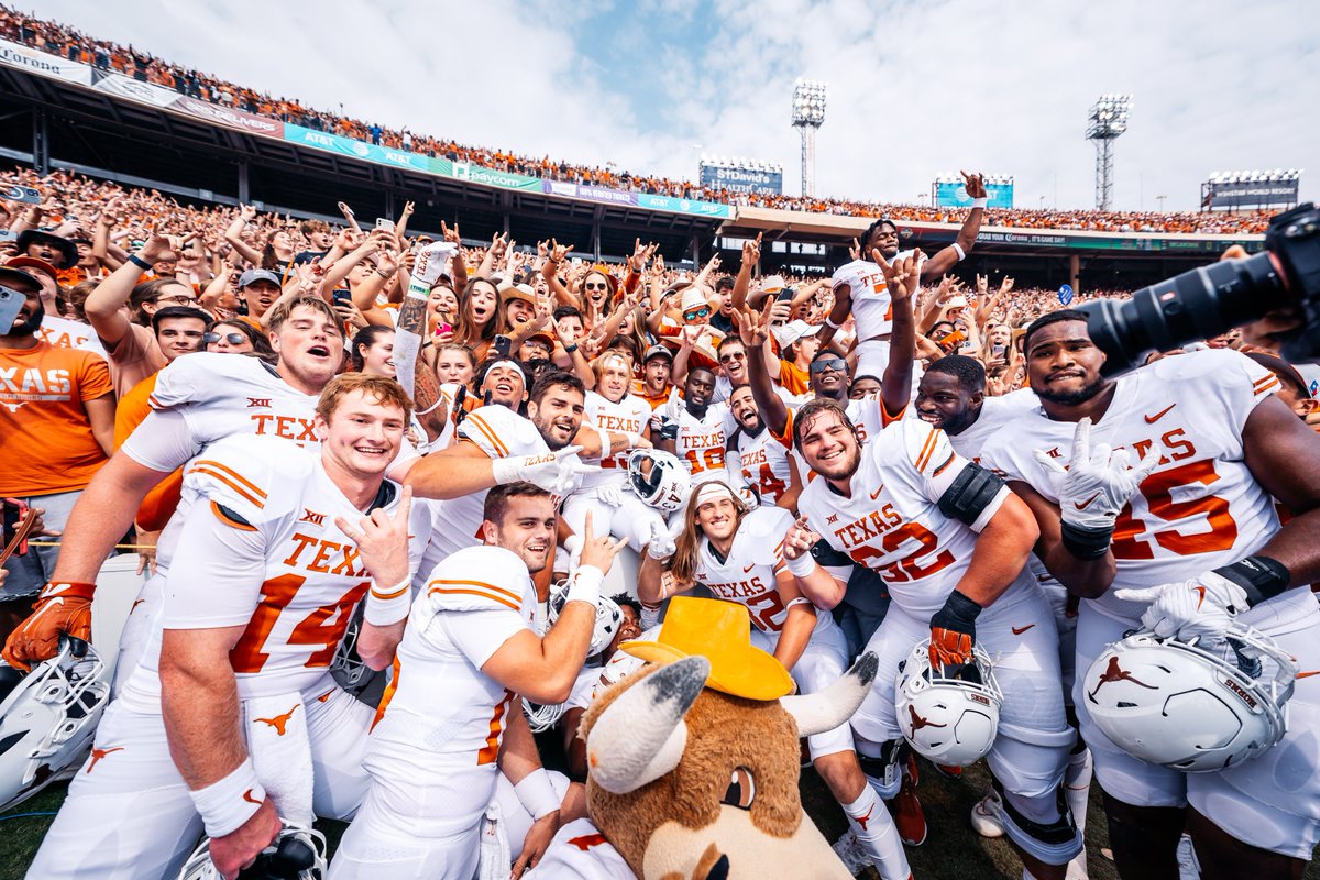 TexasLonghorns's tweet photo. framing these. immediately.

#HookEm https://t.co/CCf1GWgqyu