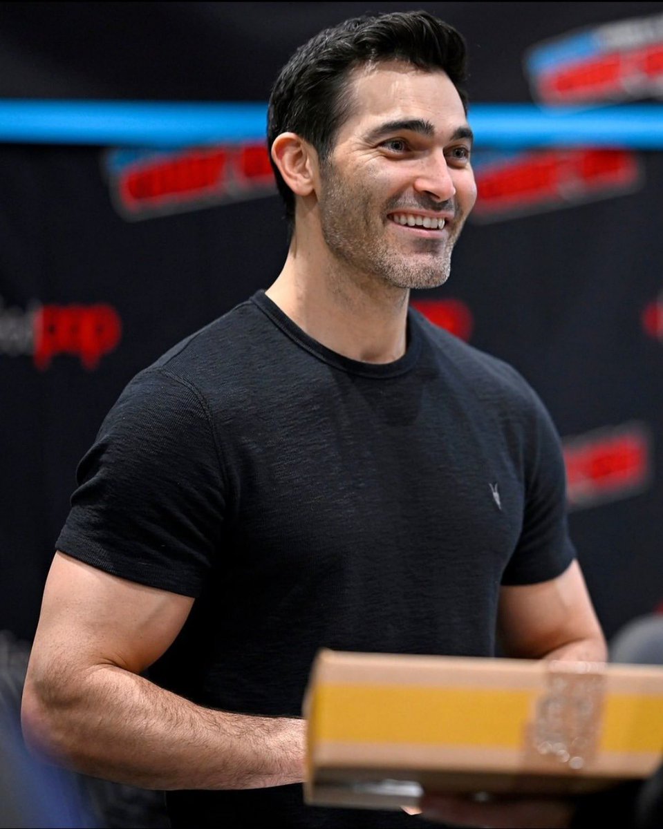 updatesofth's tweet photo. New photo of Tyler Hoechlin attending NYCC today! https://t.co/Qz1RnFVeeB