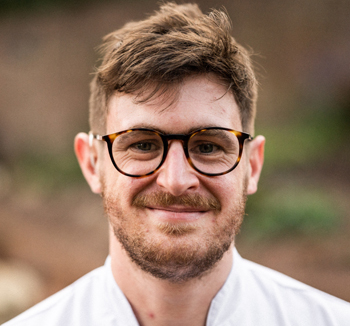 Focused, driven and passionate about good honest food. Combining modern British techniques with  classical training, you will not be disappointed, in his flavour driven food. His Scallops are a triumph! welcome NEW Head Chef James Checkley
#topsham #chef #restaurante