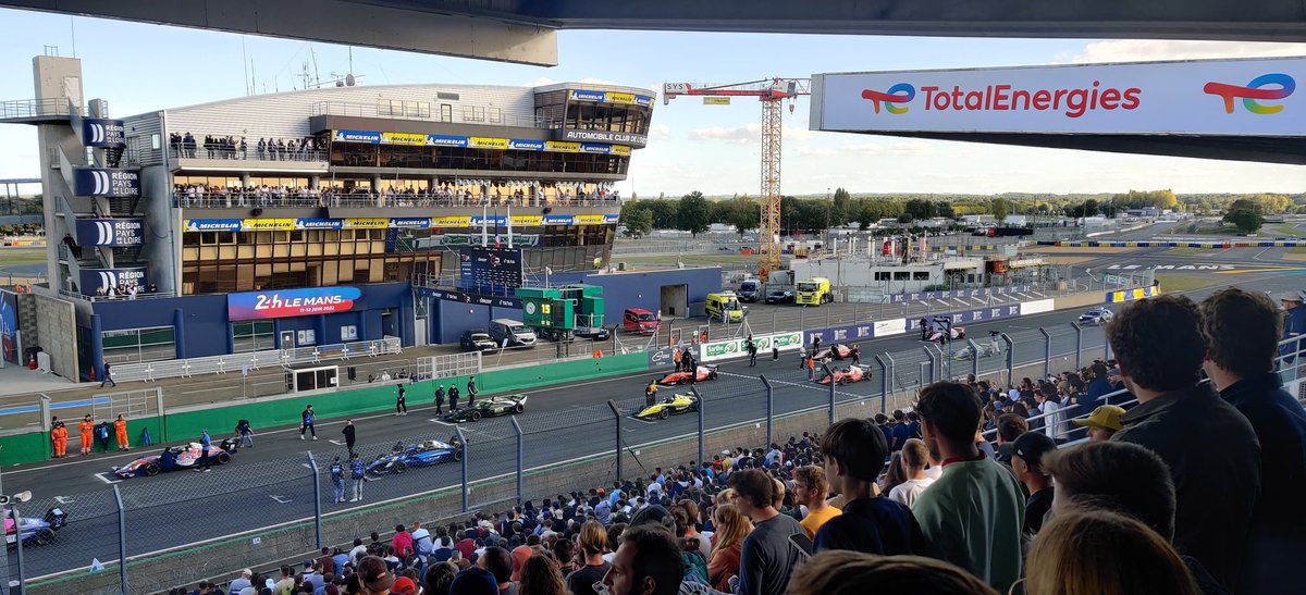 Demcmoi's tweet image. #GPExplorer Juste incroyable, l'ambiance, l'énergie dans les tribunes, La bienveillance des gens ❤️🙏🏻. L'organisation qui était juste au petit oignon. FRANCHEMENT, merci @xSqueeZie j'ai adoré vivre ces moments, continue de nous faire rêver avec ce genre d'événement.