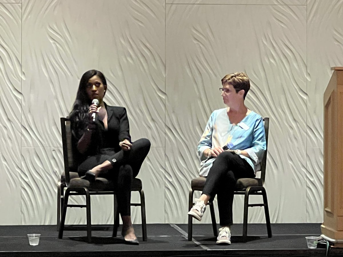 stales's tweet photo. At #scrs22 @MySCRS Presentation featuring @Maimah and @JackieKent19 on the need for patient opinion leaders for addressing critical issues around diversity in clinical trials #scrs2022 #bcsm @tigerlilycares https://t.co/oXNV617BHO