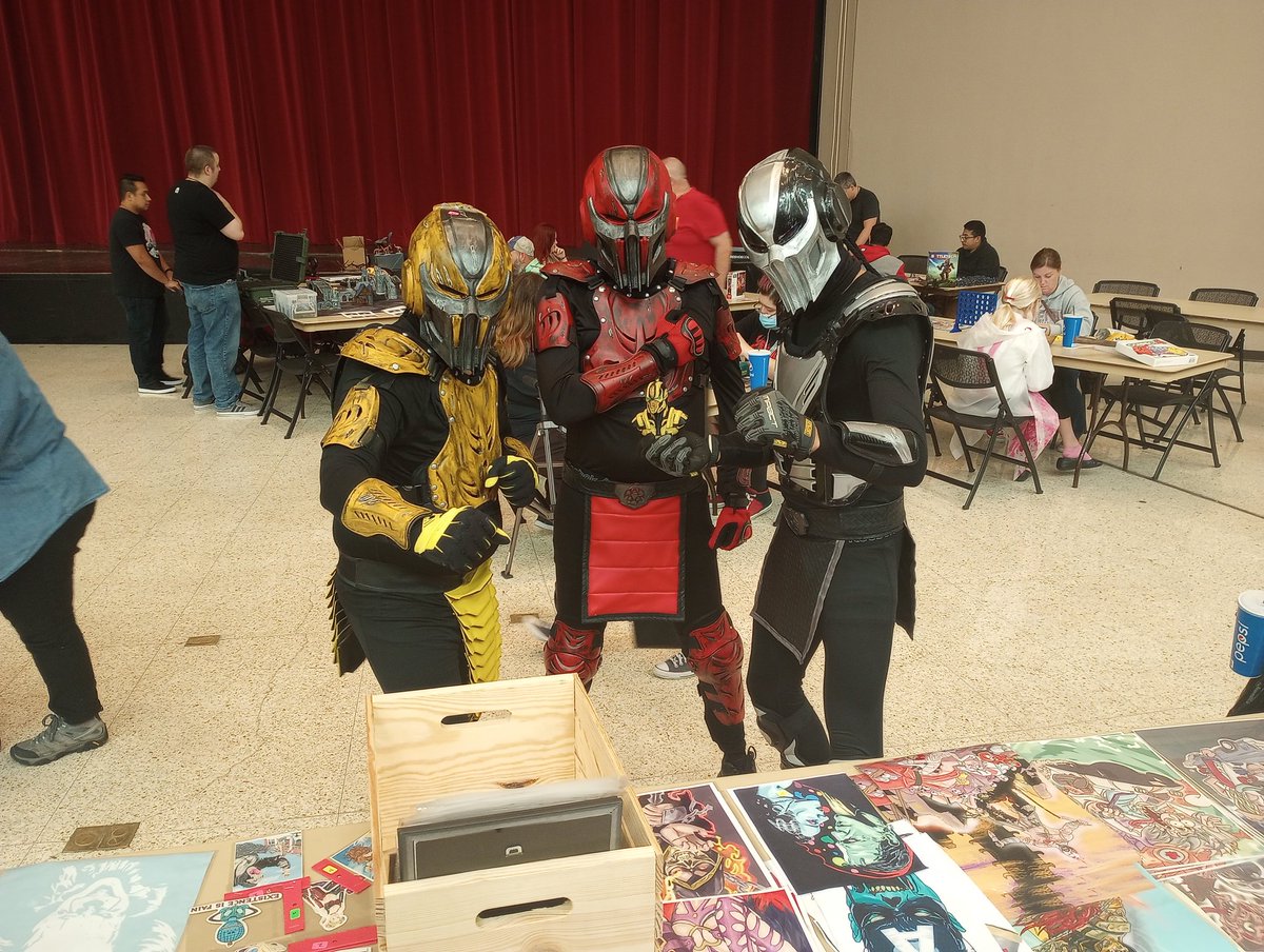 Thehardwearman's tweet photo. This right here is why I pack my truck and travel to shows! To see the pure joy brought on by my work is the best part of being a vendor. So happy that I could be a part of #levelupict this weekend #30thanniversaryofmortalkombat https://t.co/lzgjtQbbBv