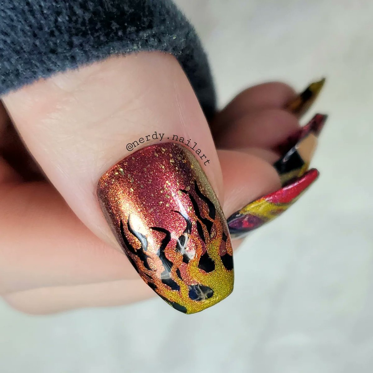 nerdynailart's tweet photo. Day 8 of #31daysofholoweennailart  created by @Av_ptb 
The final Disney villian of the week is Jafar! https://t.co/8JSbW2XNUH