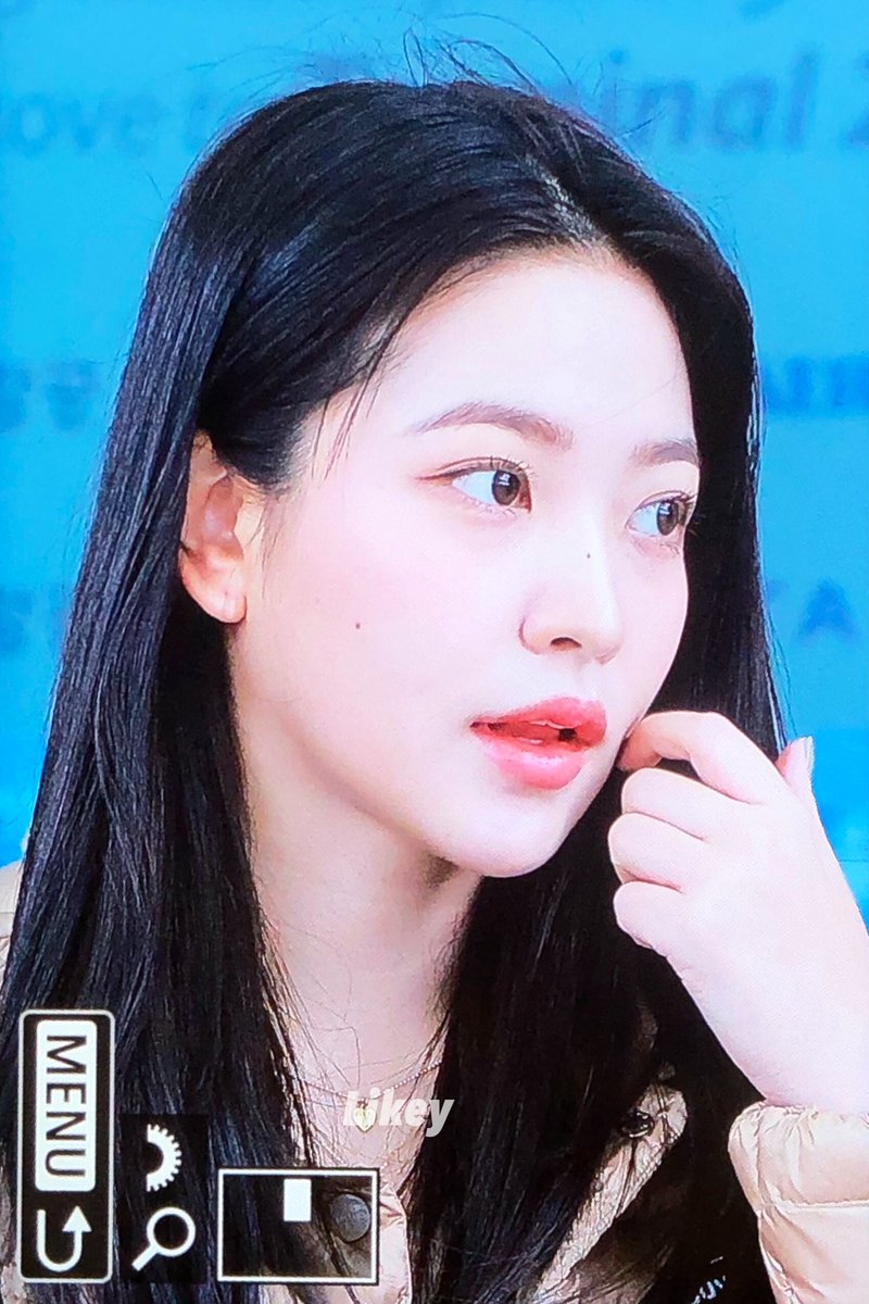 LIKEY0305's tweet photo. 221009 얼굴뭐지진짜。。。

#예리 #YERI #레드벨벳 #RedVelvet https://t.co/rPFdxmMX9s
