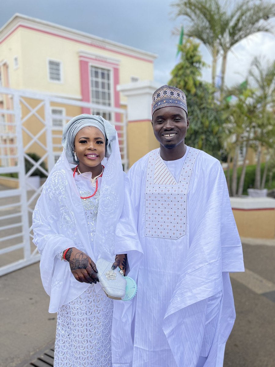 mistallogik's tweet photo. Ladies &amp; Gentlemen, Mista &amp; Miss Logik 🎉🎉🎉💍💍💍 https://t.co/SGUTUENFpP