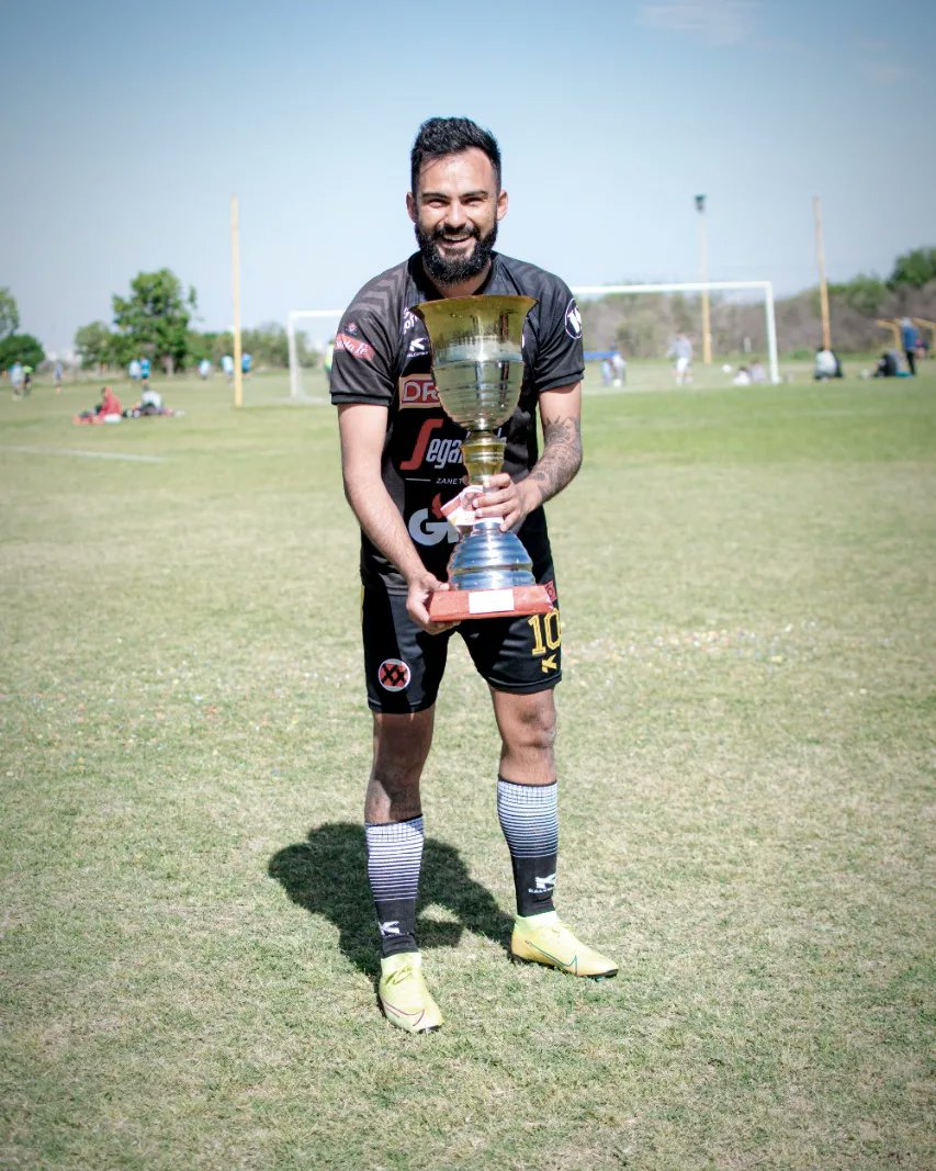 JorgeCantero10's tweet photo. Salir campeón, con amigos y con la de Draxxo ⭐❤️ https://t.co/OS4QU8nN14