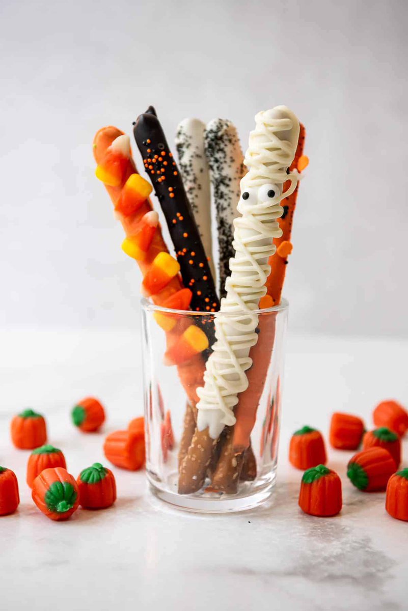 P1eceP1HCafe's tweet photo. ♡ order: halloween chocolate pretzels 
♡ for: @soulsmysoul @souluvvr 
♡ from: ot6 ♡
♡ message💌: “welcome to the café !” https://t.co/WRfVxF9A3D